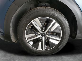 Kia Niro 1.6 GDi 8.9kWh 2 Plug-in DCT (139 bhp) - REVERSE CAM