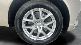 Volvo XC60 2.0 B5 MHEV Momentum (250 ps) - B PILLAR VENTILATION - BLUETOOTH