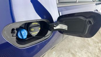 Volkswagen Golf 2.0 TDI R-Line Edition DSG (150 ps) - NAV - LIGHT AND SIGHT PACK