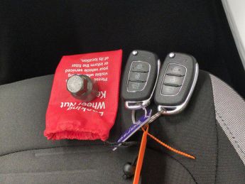 Hyundai i10 1.2 Premium (84 ps) - HEATED STEERING - LANE DEPARTURE  - BLUETO