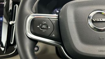 Volvo XC40 2.0 B4 MHEV Inscription DCT AWD (197 ps) - LED