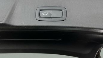 Volvo XC40 2.0 B4 MHEV Inscription DCT AWD (197 ps) - LED