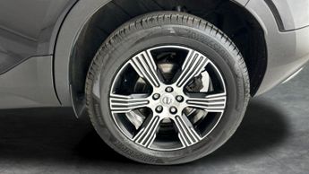 Volvo XC40 2.0 B4 MHEV Inscription DCT AWD (197 ps) - LED