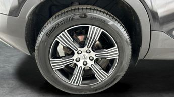 Volvo XC40 2.0 B4 MHEV Inscription DCT AWD (197 ps) - LED