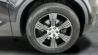 Volvo XC40 2.0 B4 MHEV Inscription DCT AWD (197 ps) - LED