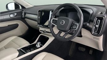 Volvo XC40 2.0 B4 MHEV Inscription DCT AWD (197 ps) - LED