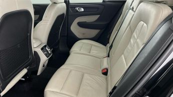 Volvo XC40 2.0 B4 MHEV Inscription DCT AWD (197 ps) - LED