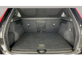 Volvo XC40 2.0 B4 MHEV Inscription DCT AWD (197 ps) - LED