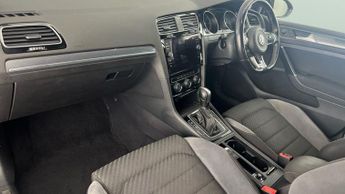 Volkswagen Golf 2.0 TDI R-Line Edition DSG (150 ps) - NAV - LIGHT AND SIGHT PACK