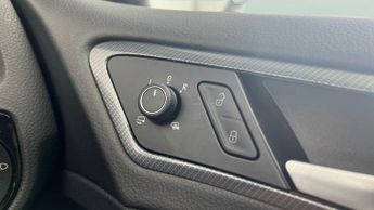 Volkswagen Golf 2.0 TDI R-Line Edition DSG (150 ps) - NAV - LIGHT AND SIGHT PACK