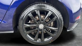 Volkswagen Golf 2.0 TDI R-Line Edition DSG (150 ps) - NAV - LIGHT AND SIGHT PACK