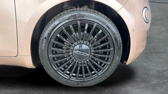 Fiat 500e 42kWh La Prima (118 ps) - BLUETOOTH - SPEED LIMIT RECOG - AIR CO