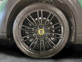 Mini Electric Hatch Cooper SE 32.6kWh Level 2 (184 ps) - HEATED SEATS - NAV