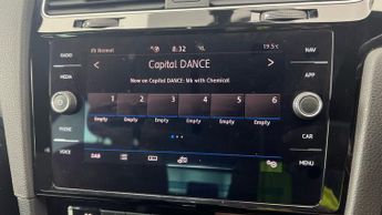 Volkswagen Golf 2.0 TDI R-Line Edition DSG (150 ps) - NAV - LIGHT AND SIGHT PACK