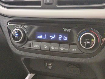 Hyundai i10 1.2 MPi Premium Auto - BLUETOOTH - CRUISE - CLIMATE CONTROL