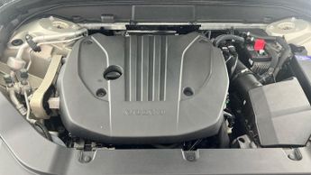 Volvo XC60 2.0 B5 MHEV Momentum (250 ps) - B PILLAR VENTILATION - BLUETOOTH