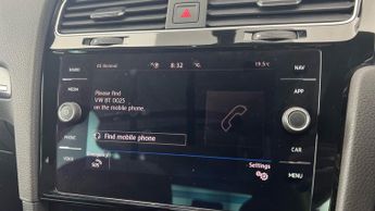 Volkswagen Golf 2.0 TDI R-Line Edition DSG (150 ps) - NAV - LIGHT AND SIGHT PACK