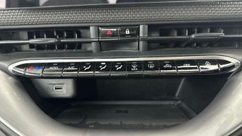 Fiat 500e 42kWh La Prima (118 ps) - SPEED LIMIT RECOG - AIR CON - KEYLESS 