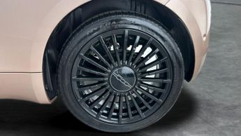 Fiat 500e 42kWh La Prima (118 ps) - BLUETOOTH - SPEED LIMIT RECOG - AIR CO