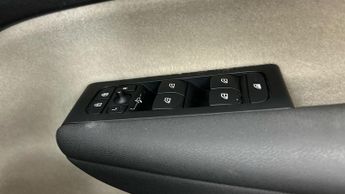 Volvo XC40 2.0 B4 MHEV Inscription DCT AWD (197 ps) - LED