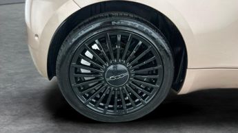 Fiat 500e 42kWh La Prima (118 ps) - BLUETOOTH - SPEED LIMIT RECOG - AIR CO