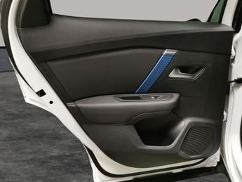 Citroen e-C4 50kWh Shine Plus (136 ps) - HEATED STEERING - BLIND SPOT ASSIST 