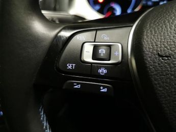 Volkswagen E-golf 35.8kWh e-Golf (136 ps) - LED - BLUETOOTH - PARK SENSORS