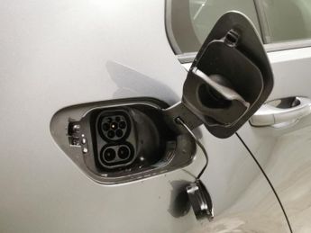 Volkswagen E-golf 35.8kWh e-Golf (136 ps) - LED - BLUETOOTH - PARK SENSORS