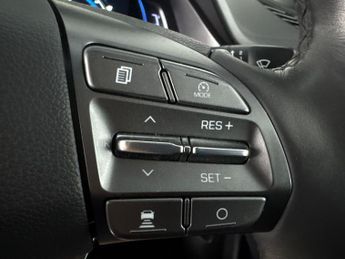 Hyundai Ioniq 38.3kWh Premium (136 ps) - LED - REVERSE CAM - NAV