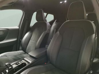 Volvo XC40 1.5 T3 R-Design (163 ps) - PARK ASSIST - LED - LANE DEPARTURE
