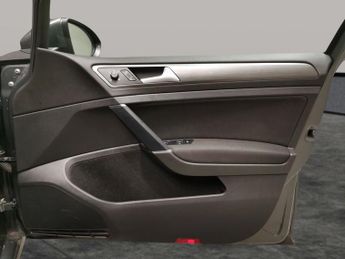 Volkswagen E-golf 35.8kWh e-Golf (136 ps) - LED - BLUETOOTH - PARK SENSORS