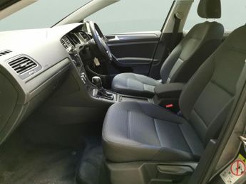 Volkswagen E-golf 35.8kWh e-Golf (136 ps) - LED - BLUETOOTH - PARK SENSORS