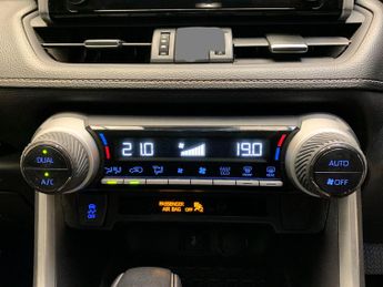 Toyota RAV4 2.5 VVT-h GPF Design CVT (218 ps) - LED - REVERSE CAM - NAV