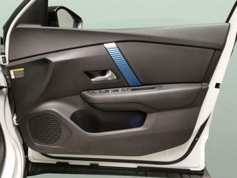 Citroen e-C4 50kWh Shine Plus (136 ps) - HEATED STEERING - BLIND SPOT ASSIST 