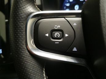 Volvo XC40 1.5 T3 R-Design (163 ps) - PARK ASSIST - LED - LANE DEPARTURE