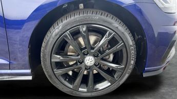 Volkswagen Golf 2.0 TDI R-Line Edition DSG (150 ps) - NAV - LIGHT AND SIGHT PACK