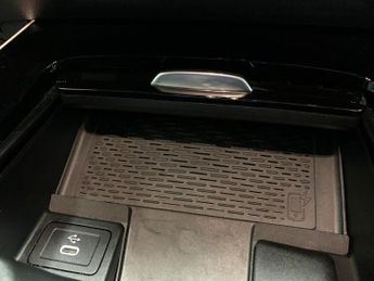 Mercedes-Benz EQB EQB 300 70.5kWh AMG Line (Premium) 4MATIC (228 ps) - MIRROR PACK