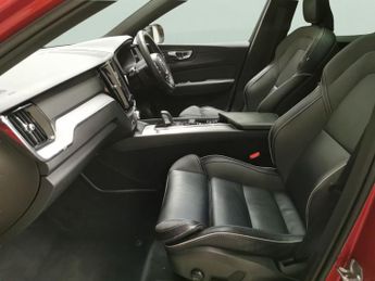 Volvo XC60 2.0h T6 Recharge 11.6kWh R-Design Plug-in AWD (340 ps) - HEATED 