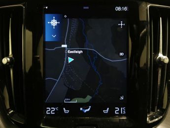 Volvo XC60 2.0h T6 Recharge 11.6kWh R-Design Plug-in AWD (340 ps) - HEATED 