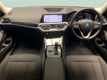 BMW 3 Series 2.0 330e 12kWh SE Pro Plug-in (292 ps) - REVERSE CAM - NAV