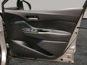 Toyota C-HR 1.8 VVT-h GPF Design CVT (122 ps) - LED - REVERSE CAM - NAV