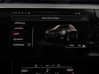 Audi e-tron 55 S line Sportback quattro 95kWh (11kW Charger) (408 ps) - ADJU