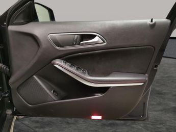 Mercedes-Benz GLA 2.1 GLA200d AMG Line (Premium) 7G-DCT 4MATIC (136 ps) - CRUISE