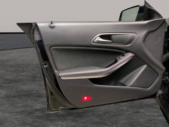 Mercedes-Benz CLA 2.1 CLA220d AMG Line Coupe 7G-DCT 4MATIC (177 ps) - SELF PARK - 