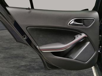 Mercedes-Benz GLA 2.1 GLA200d AMG Line (Premium) 7G-DCT 4MATIC (136 ps) - CRUISE