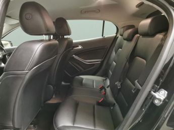 Mercedes-Benz GLA 1.6 GLA200 SE (Executive) 7G-DCT (156 ps) - HEATED LEATHER - COM