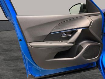 Peugeot E-2008 50kWh GT (7kW Charger) (136 ps) - REVERSE CAM - NAV - HEATED SEA