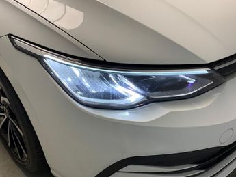 Volkswagen Golf 1.5 eTSI MHEV Life DSG (150 ps) - USB AUDIO - AMBIENT INTERIOR L