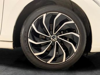 Volkswagen Golf 1.5 eTSI MHEV Life DSG (150 ps) - USB AUDIO - AMBIENT INTERIOR L