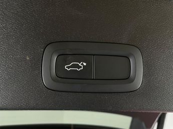 Volvo XC40 1.5h T4 Recharge 10.7kWh R-Design Plug-in (211 ps) - PARK ASSIST